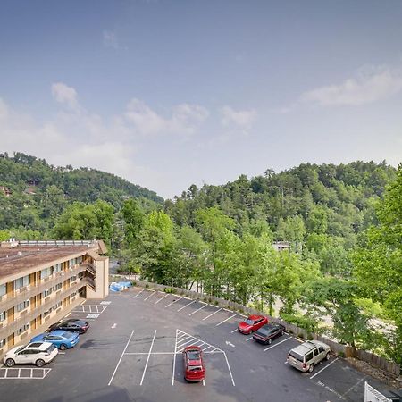 Stylish Gatlinburg Condo With Pool Walk Downtown! Eksteriør bilde